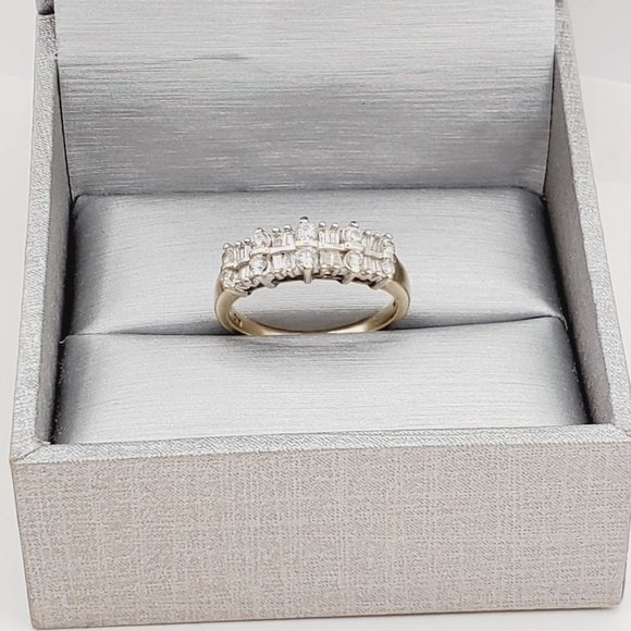 10k Solid Yellow Gold Genuine Round & Baguette Diamond Band Ring - Picture 8 of 8